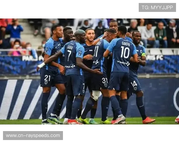 巴黎圣日耳曼迎战巴黎FC，球场间距20米同城德比创顶级联赛纪录